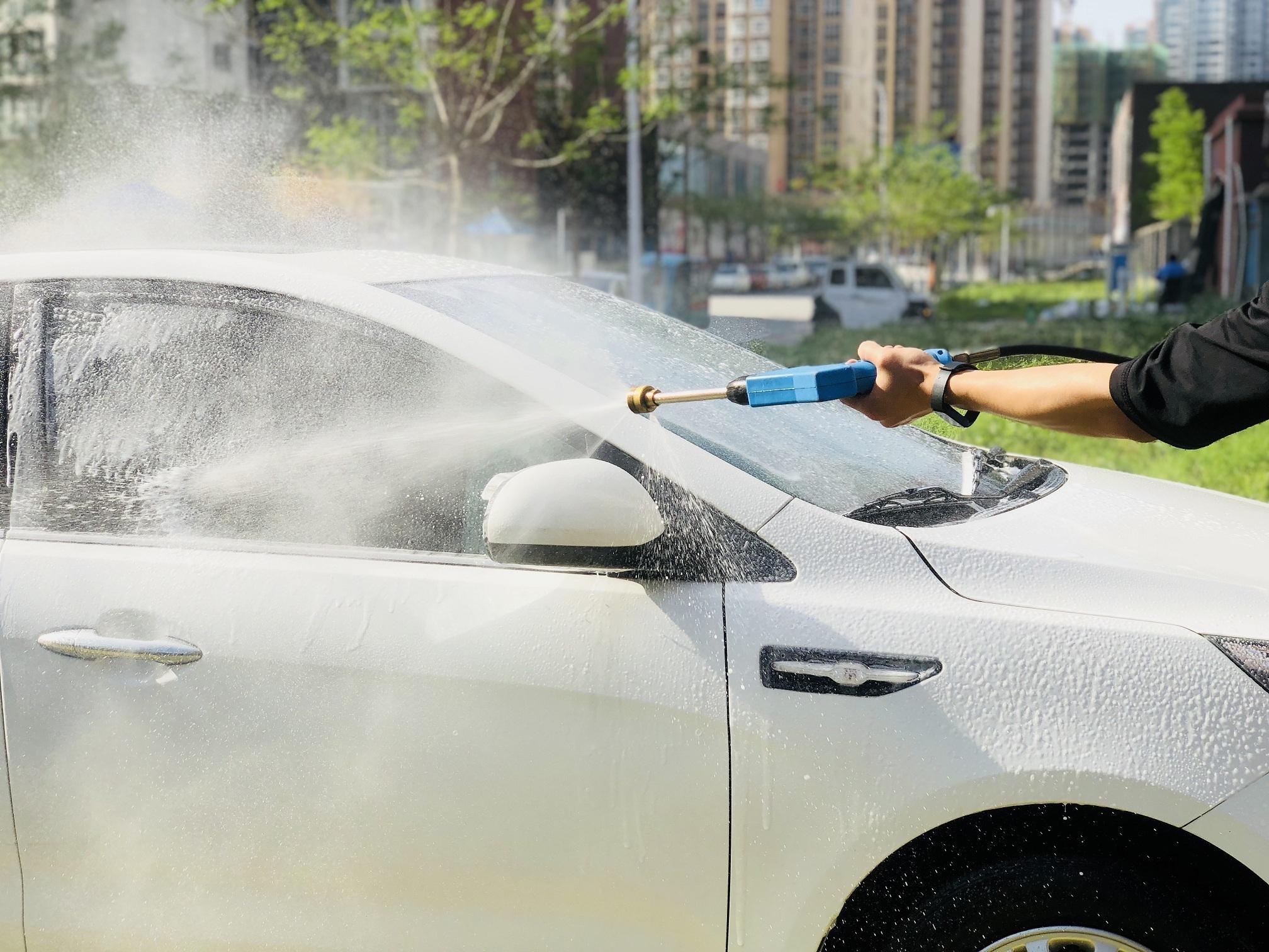 自己洗车情况下要杜绝这几件事，不然会伤车！